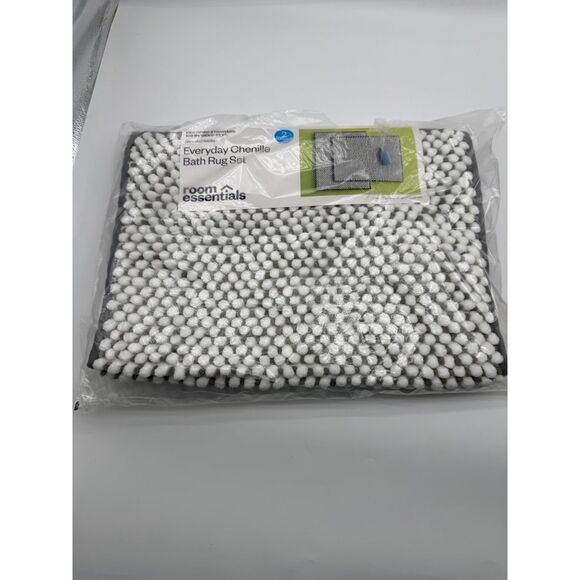 Room Essentials Other - Room Essentials Chenille Bath Rug Set GRAY& WHITE